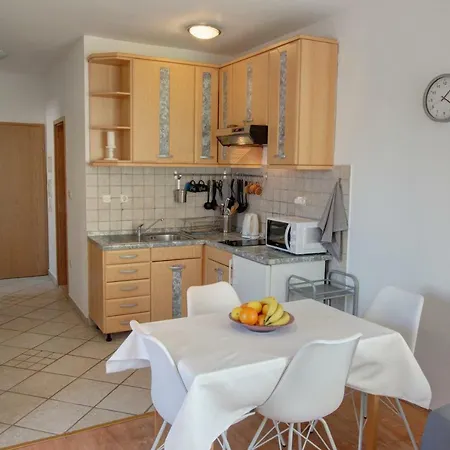 Stinjan Apartament *
