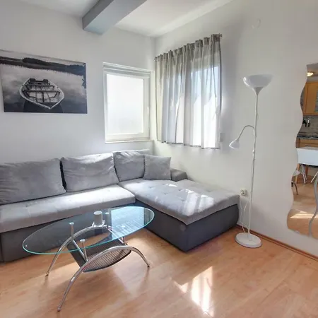 Apartament Stinjan